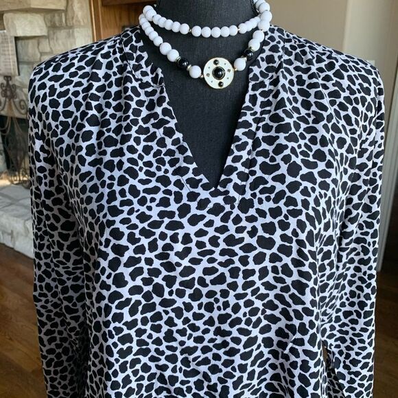 Vince Camuto Animal Print Apparel Sheer Blouses‎ - Picture 2 of 13